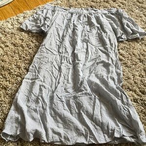 Off the shoulder dress so cute